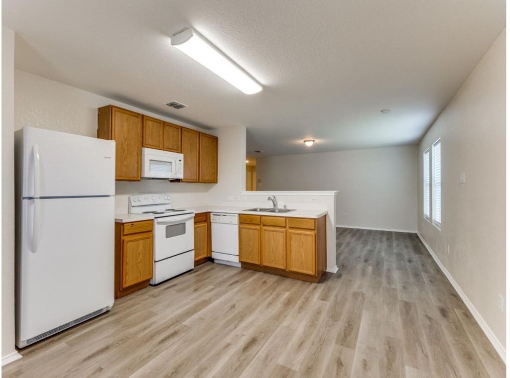 1609 Castle Ridge Road - Photo 2