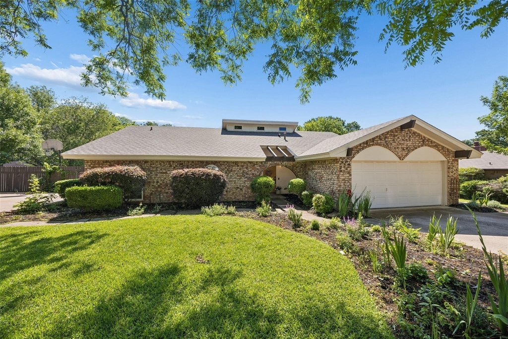 1203 Oakwood Trail - Photo 2