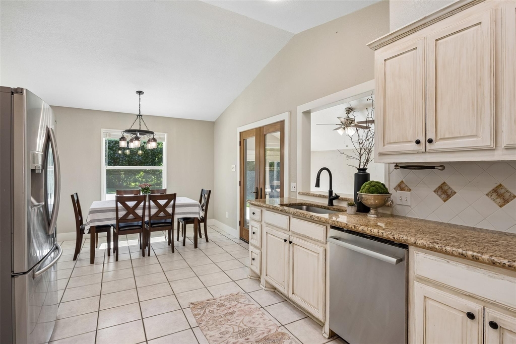 1203 Oakwood Trail - Photo 9