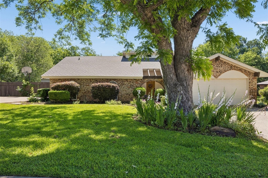 1203 Oakwood Trail - Photo 1