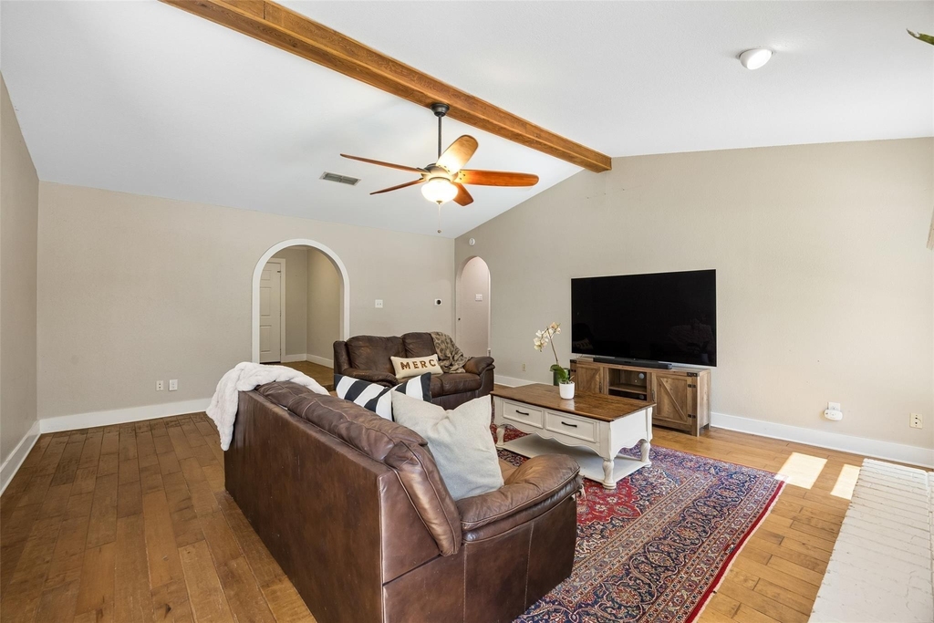 1203 Oakwood Trail - Photo 5