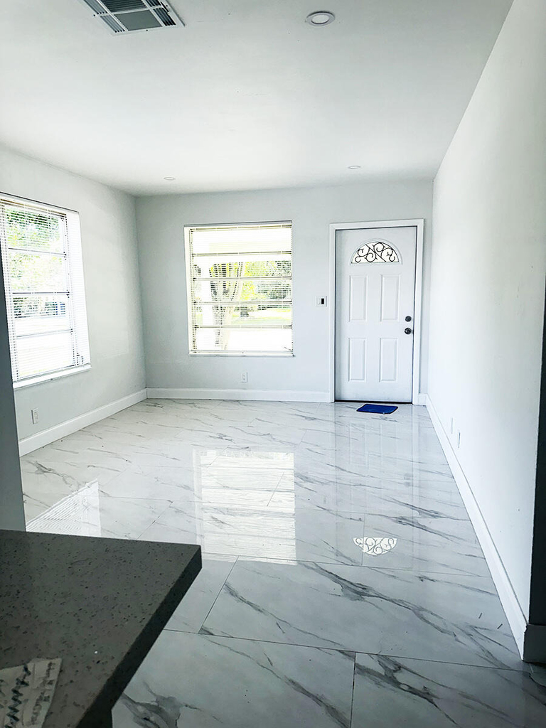 425 Sw 18th Avenue - Photo 2
