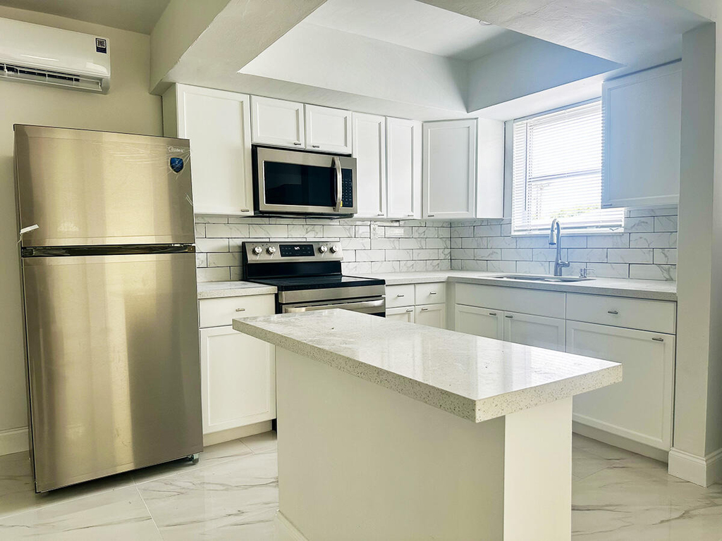 425 Sw 18th Avenue - Photo 0