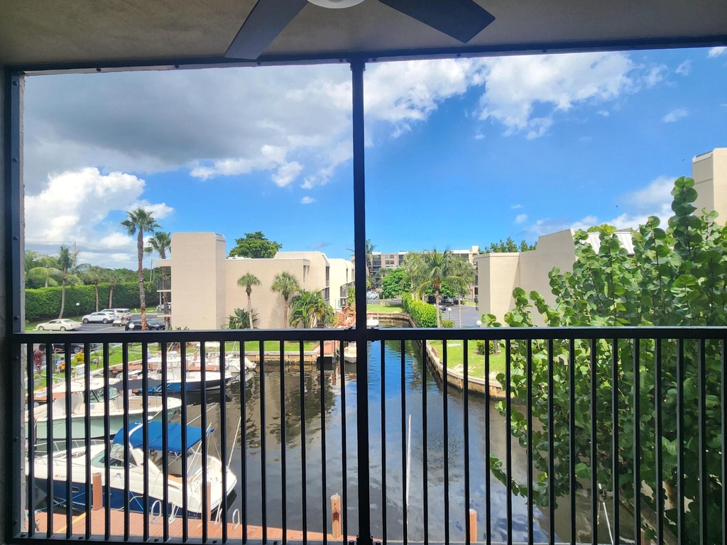 17 Royal Palm Way - Photo 9