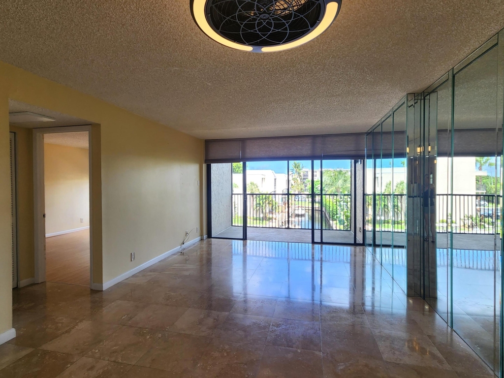17 Royal Palm Way - Photo 12