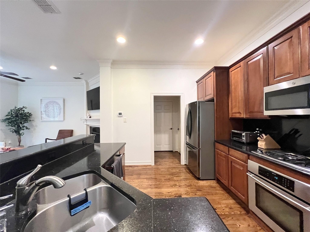 4330 Holland Avenue - Photo 6