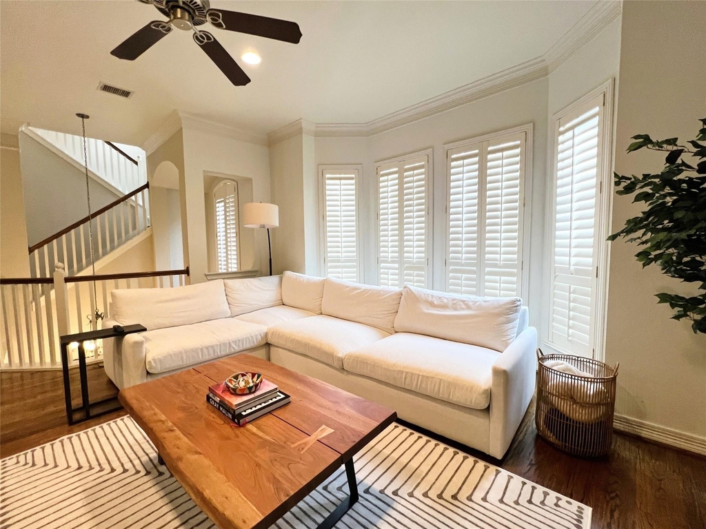 4330 Holland Avenue - Photo 3