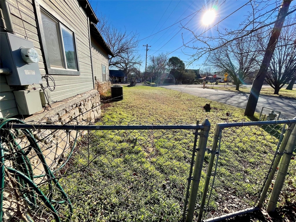 209 N Bowie Street - Photo 21