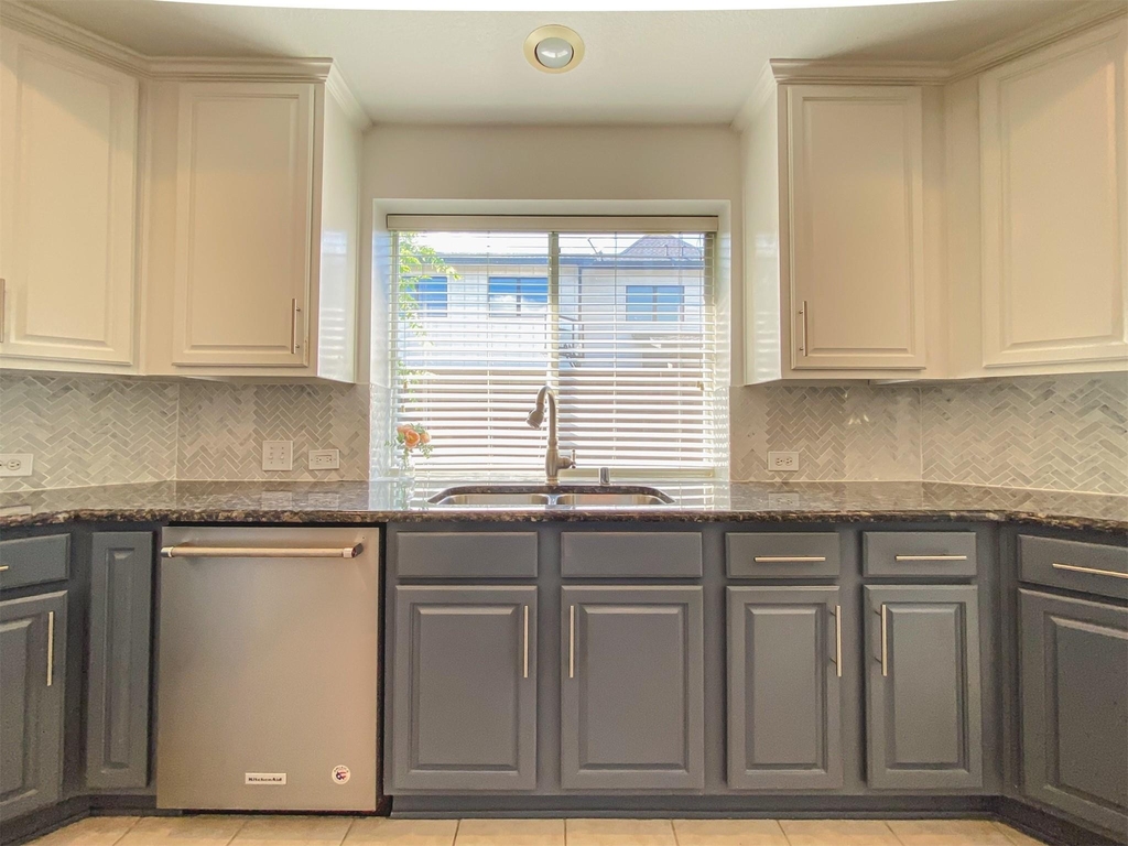 7247 Brennans Drive - Photo 5