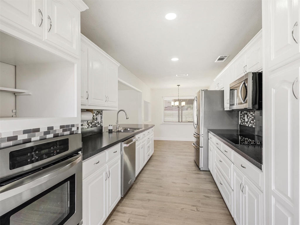5609 Elisa Lane - Photo 10