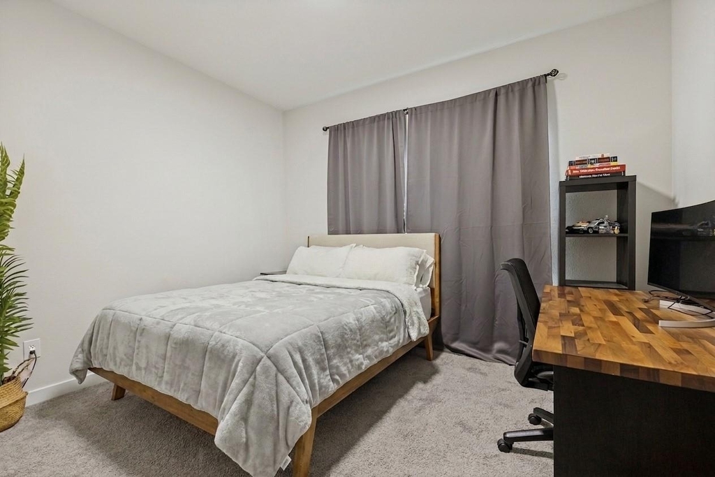 2547 Fatima Avenue - Photo 18