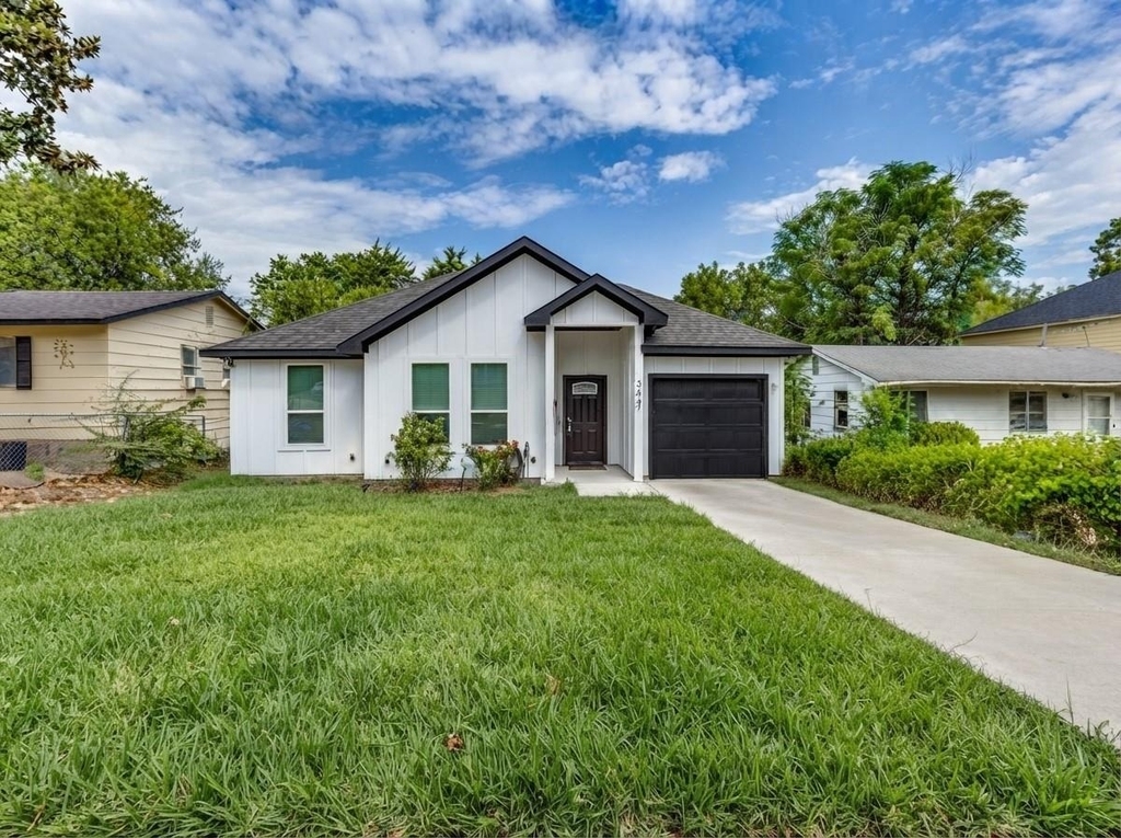 2547 Fatima Avenue - Photo 0