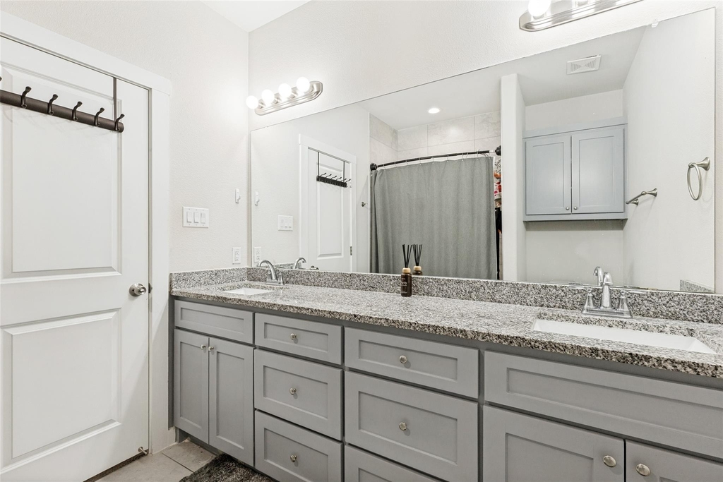 2547 Fatima Avenue - Photo 15