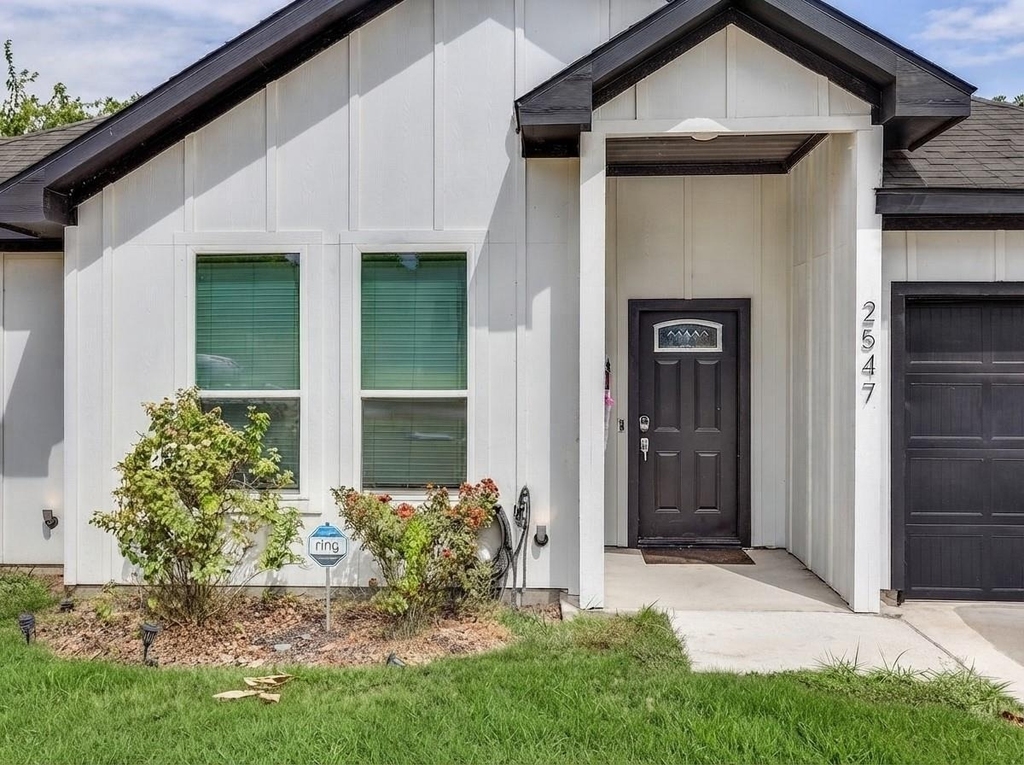 2547 Fatima Avenue - Photo 1