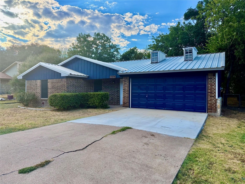 1729 W Doyle Street - Photo 1