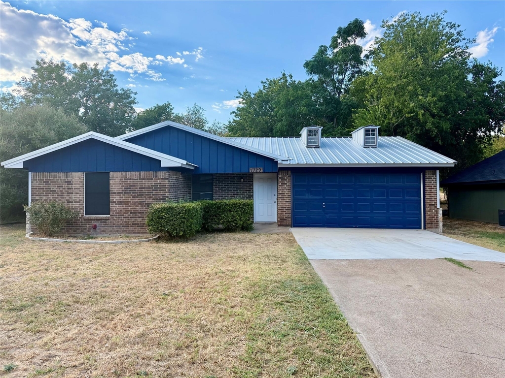 1729 W Doyle Street - Photo 0