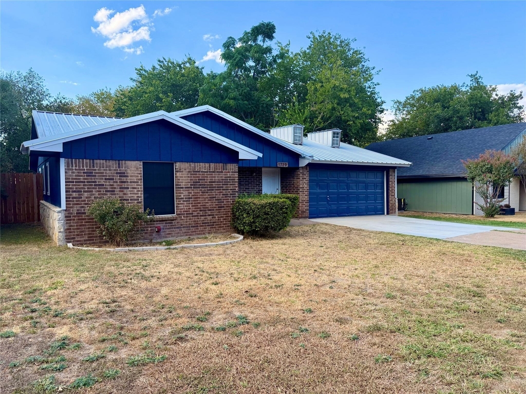 1729 W Doyle Street - Photo 2