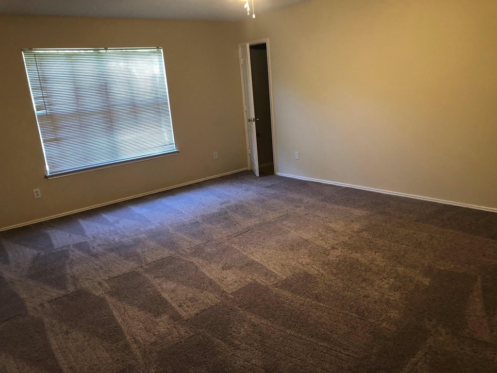 4716 Lee Hutson Lane - Photo 8