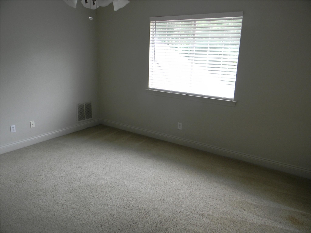 416 Roland Drive - Photo 14