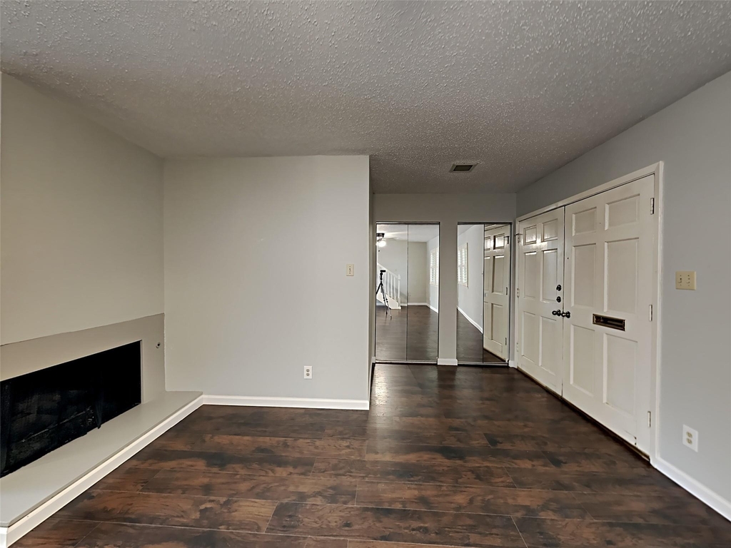 462 Westview Terrace - Photo 4
