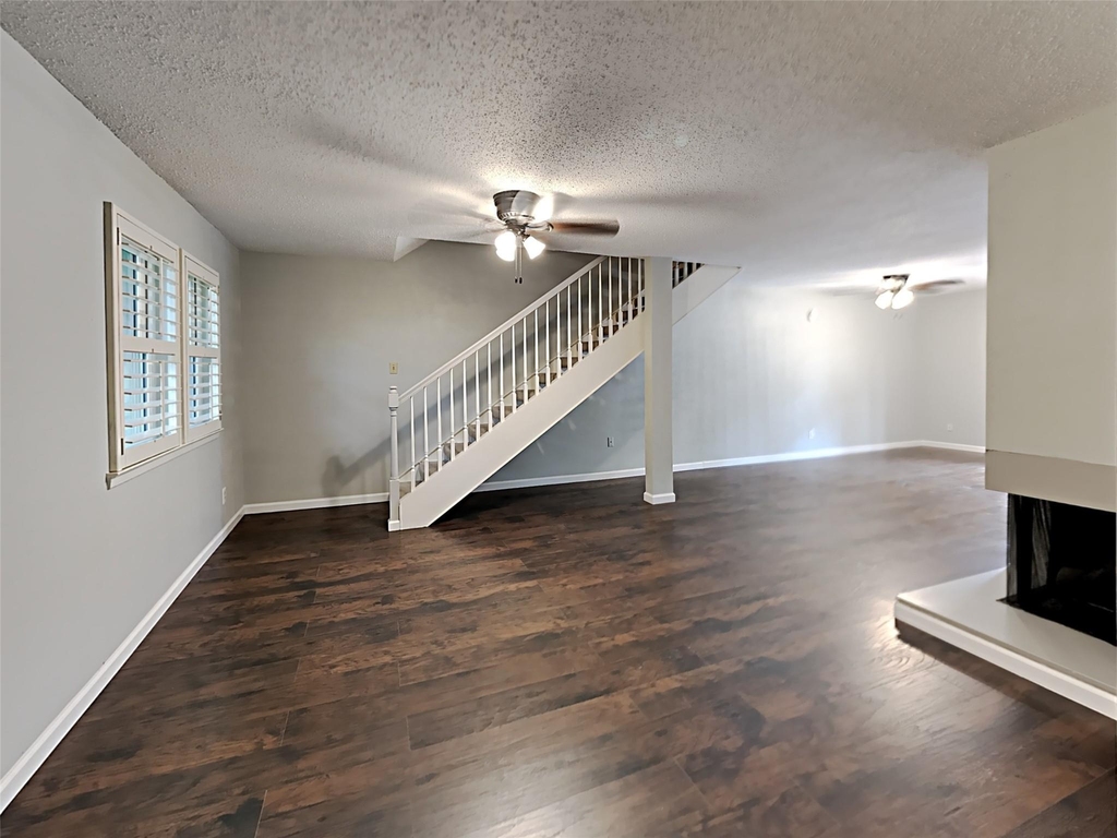 462 Westview Terrace - Photo 2