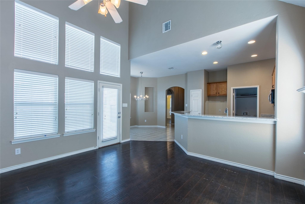 1812 Forsythe Drive - Photo 2