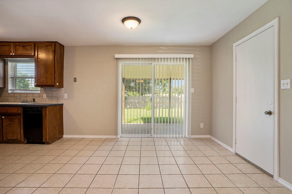826 Meadowlark Circle - Photo 4
