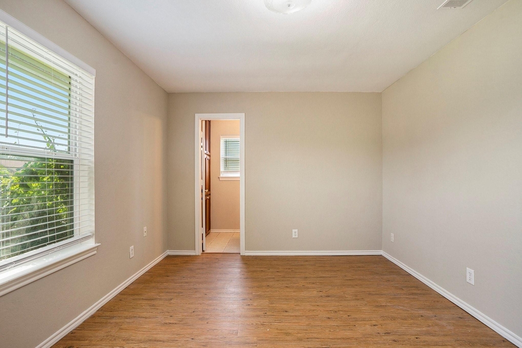 826 Meadowlark Circle - Photo 7