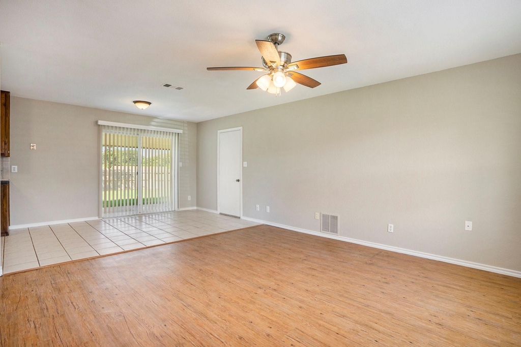 826 Meadowlark Circle - Photo 2