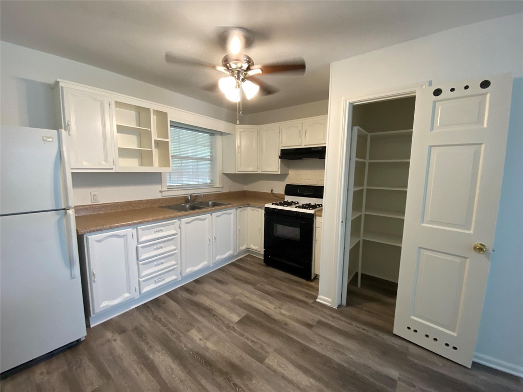 425 Wanda Way - Photo 1