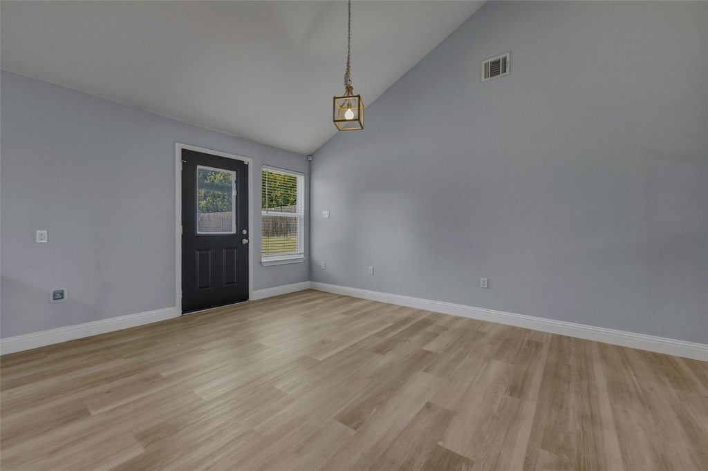 324 Hillcroft Road - Photo 2