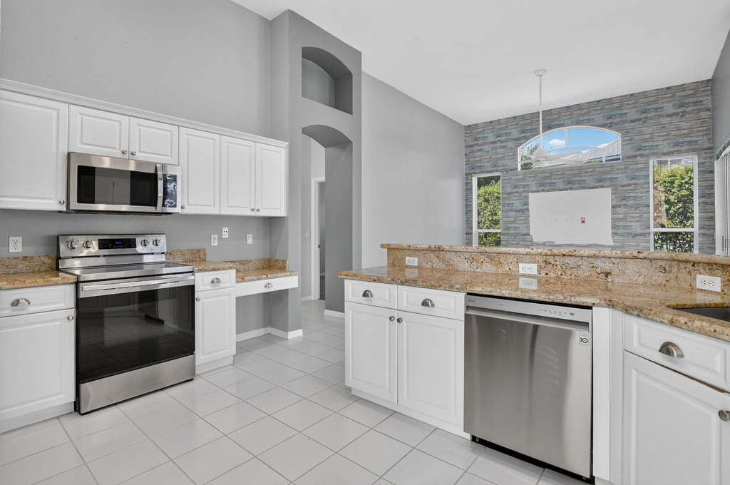 10031 Lexington Estates Boulevard - Photo 8