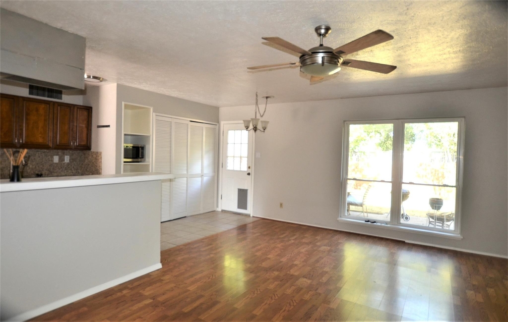 114 W Way Drive - Photo 7