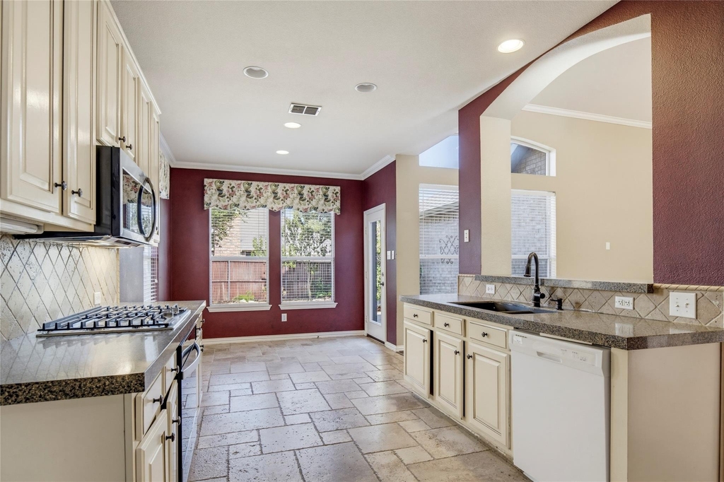 630 Waterview Drive - Photo 10