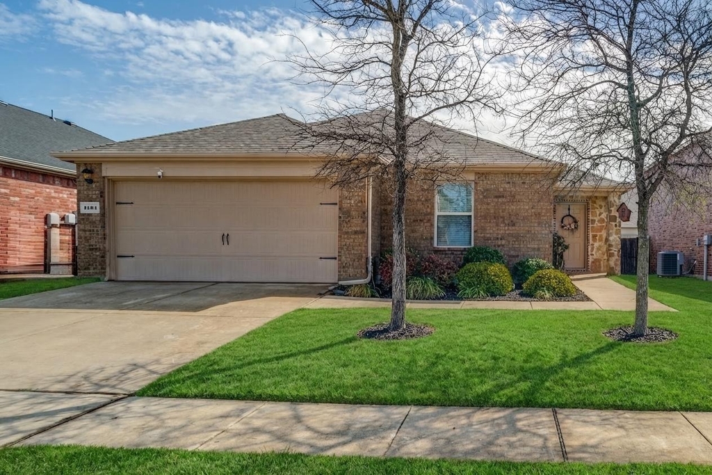 1404 Marble Street - Photo 0