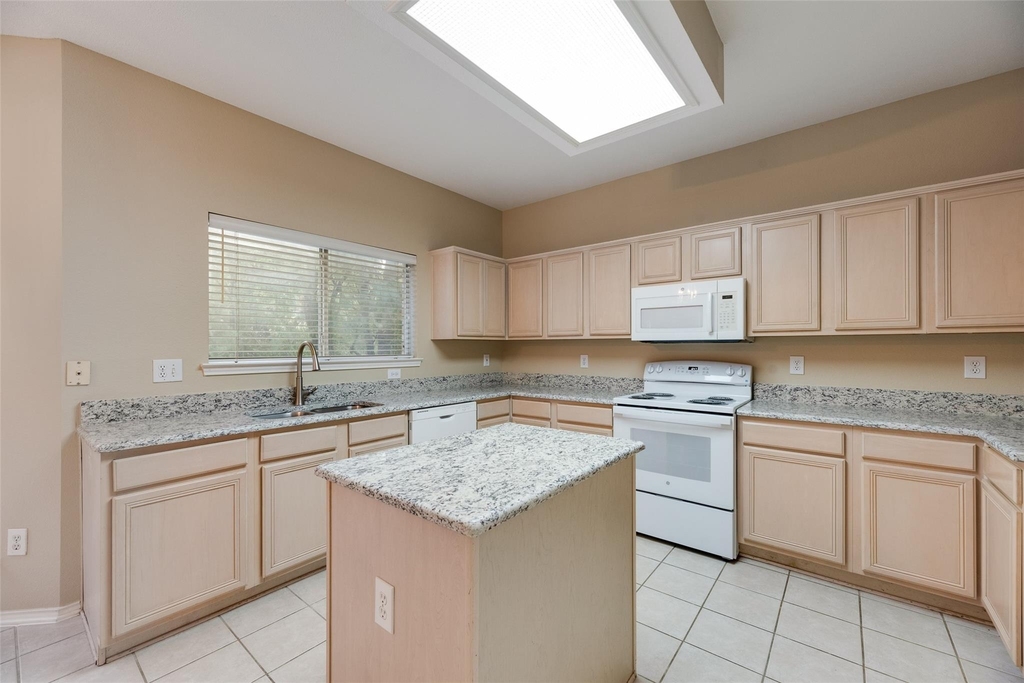2209 Norwich Place - Photo 6