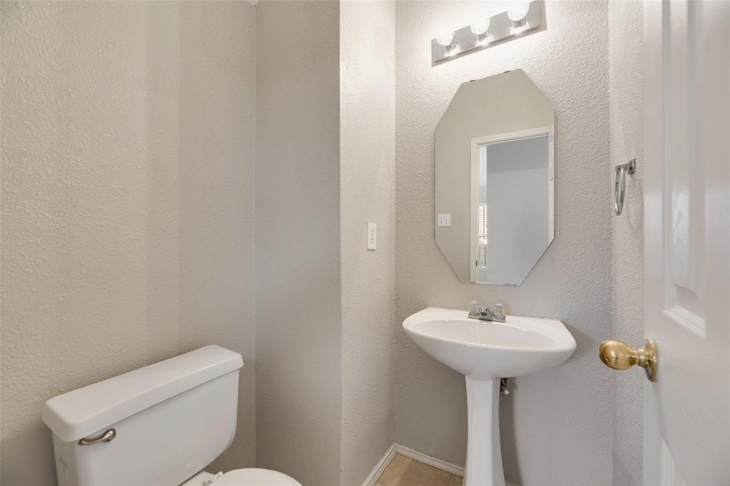 2209 Norwich Place - Photo 11