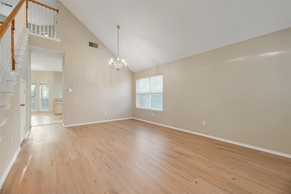 2209 Norwich Place - Photo 2