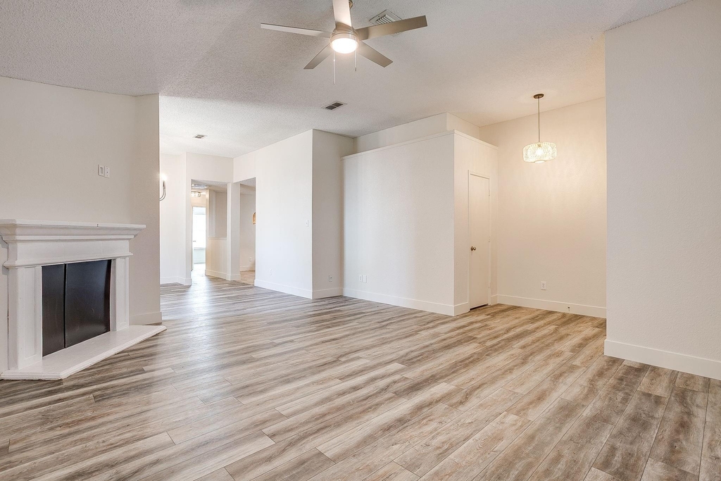 326 Pecos Drive - Photo 3