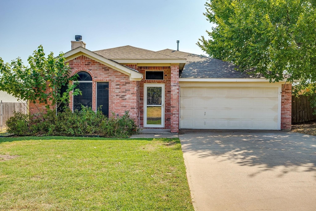 326 Pecos Drive - Photo 0