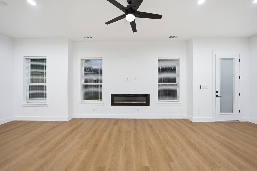 310 E 7th Street - Photo 14