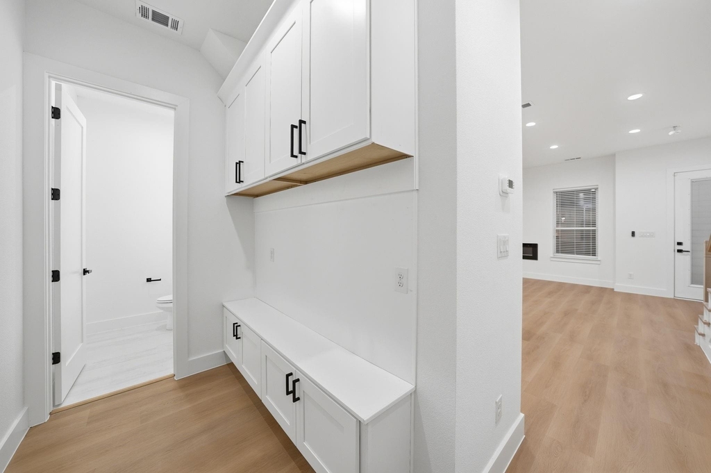 310 E 7th Street - Photo 7