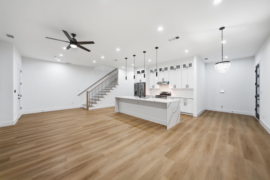 310 E 7th Street - Photo 13