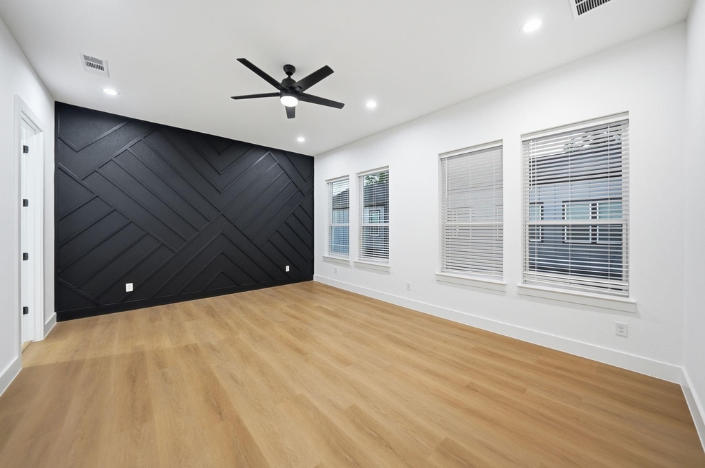 310 E 7th Street - Photo 15