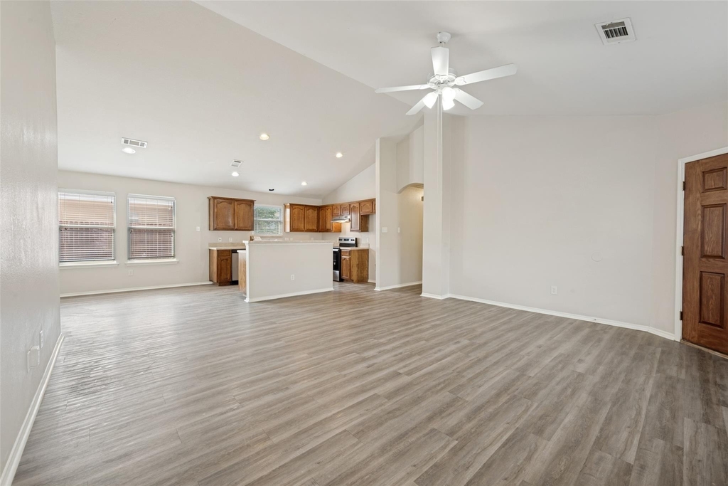 1105 Cottonwood Drive - Photo 2