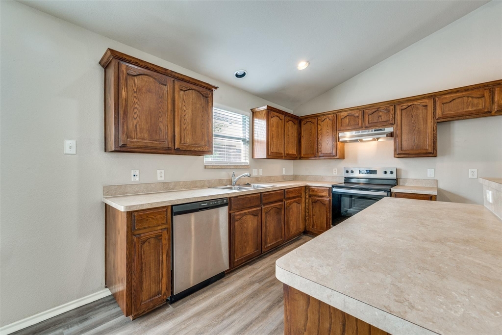 1105 Cottonwood Drive - Photo 3