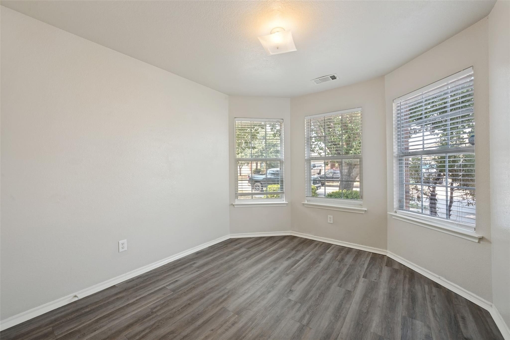 1105 Cottonwood Drive - Photo 7