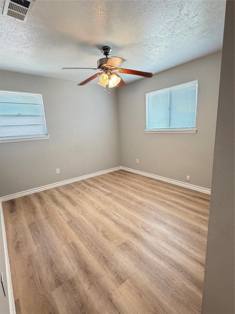 1621 Gill Street - Photo 9