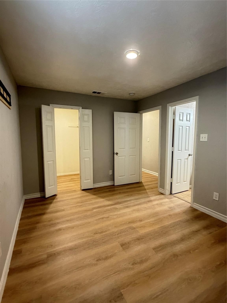 1621 Gill Street - Photo 6