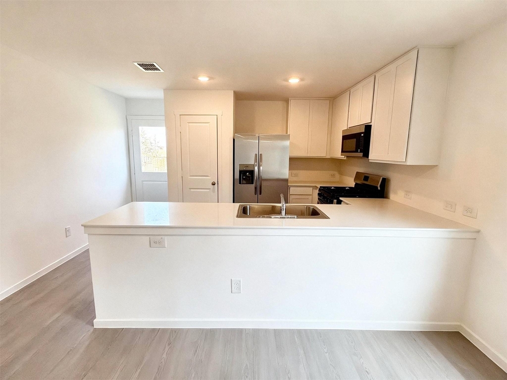 3156 Campeiro Avenue - Photo 2